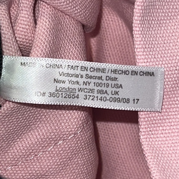 Victoria SECRETS Black and White Love Made Me Do It Colorblock Tote - Picture 13 of 15